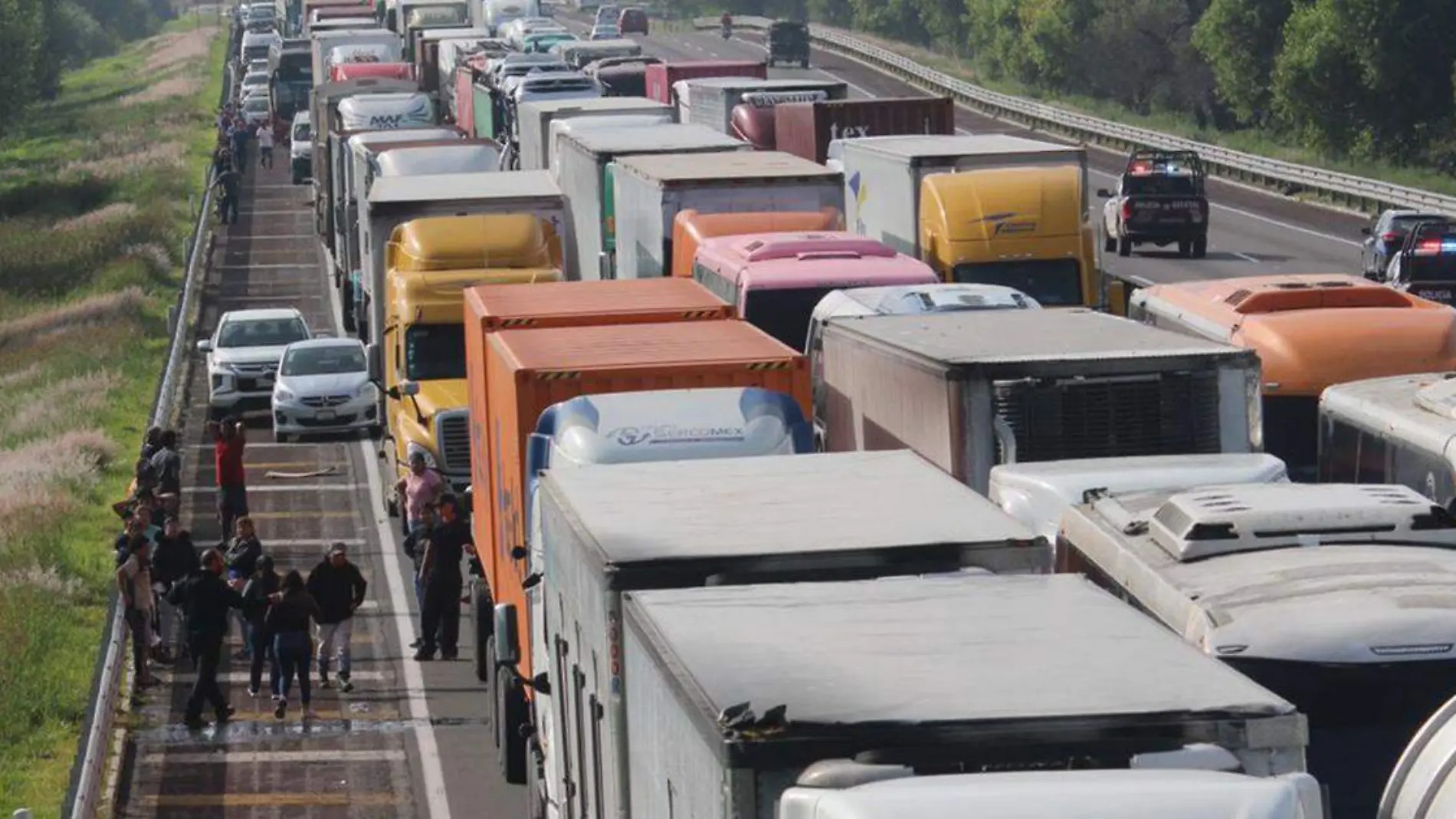 El bloqueo de la autopista México-Puebla ya cumplió los dos días